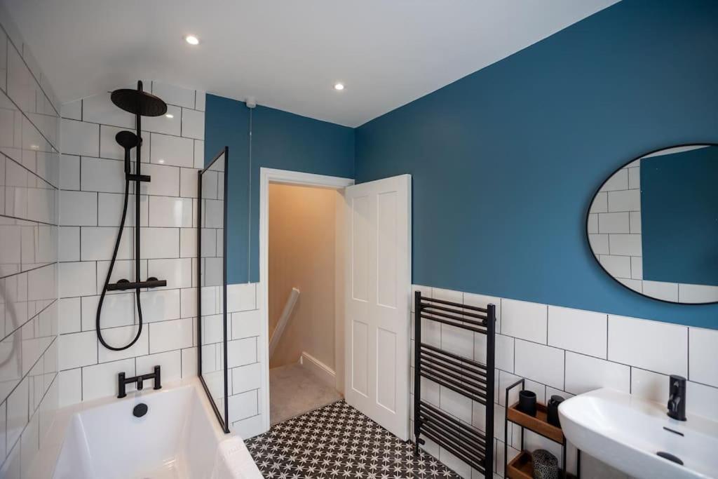 Hereford - Clifton Villa - Beautifully Presented House Located A Short Walk From City Centre - Sleeps 6 Guests - Perfect For Exploring Hereford - Hosted By Rentmyhouse Luaran gambar